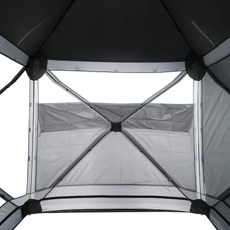 Spacious interior of Hub Screen House 400 XL fitting outdoor table and chairs